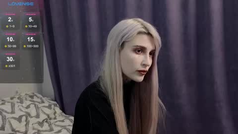 Snapshot of fraulein_mooon chatting on 01/12/25, 05:54 Asya UwU online show from 01/12/25, 05:54