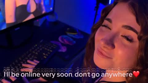 Snapshot of freckle_diyana chatting on 01/26/25, 03:27 Diyana online show from 01/26/25, 03:27