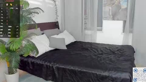 Snapshot of freckle_diyana chatting on 02/23/25, 10:42 Diyana online show from 02/23/25, 10:42