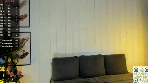 Snapshot of freckle_diyana chatting on 03/10/25, 01:23 Diyana online show from 03/10/25, 01:23