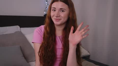 Snapshot of freckle_diyana chatting on 09/23/25, 06:05 Diyana online show from 09/23/25, 06:05