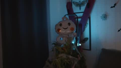 Snapshot of freckle_diyana chatting on 10/28/25, 04:09 Diyana online show from 10/28/25, 04:09