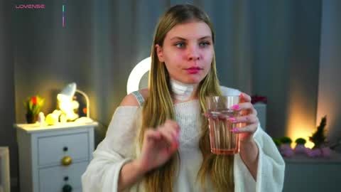 Hey im Olivia im glat to see you in mu room3 online show from 04/13/26, 02:00