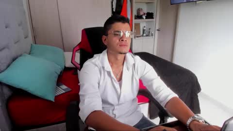 Snapshot of fredericsloan chatting on 02/16/26, 04:58 Frederic Sloan online show from 02/16/26, 04:58