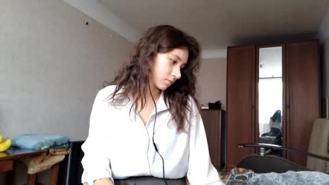 Mia online show from 10/18/25, 07:20