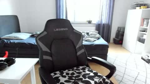 Snapshot of fredrik386959 chatting on 12/17/25, 01:28 Fredrik online show from 12/17/25, 01:28