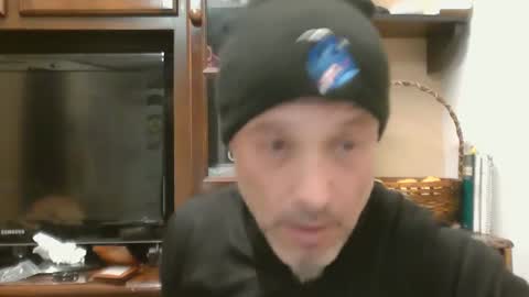 Snapshot of fredvisionavaquero chatting on 12/19/25, 01:23 Alguien ms online show from 12/19/25, 01:23