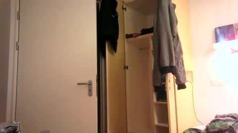 Snapshot of freedomloveherr chatting on 12/19/25, 05:53 Matricks seven online show from 12/19/25, 05:53