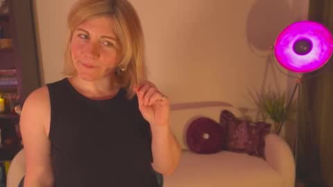 Snapshot of french_devotion chatting on 02/12/25, 07:45 Louise or Lou 3 online show from 02/12/25, 07:45