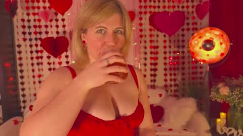 Snapshot of french_devotion chatting on 02/14/25, 07:12 Louise or Lou 3 online show from 02/14/25, 07:12