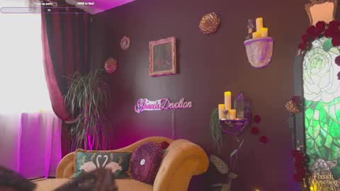 Louise or Lou 3 online show from 03/25/26, 02:45