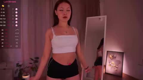 Snapshot of french_eyes chatting on 03/03/25, 12:16 Emmy online show from 03/03/25, 12:16