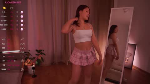 Snapshot of french_eyes chatting on 03/05/25, 12:22 Emmy online show from 03/05/25, 12:22