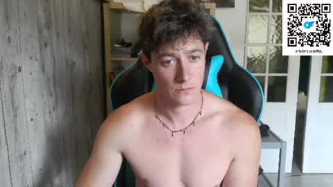 Snapshot of frenchhornybibs chatting on 06/08/26, 11:10 French Horny Bibs online show from 06/08/26, 11:10