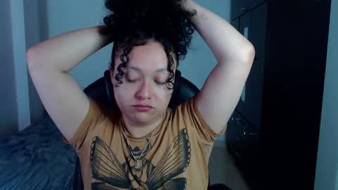 Snapshot of freud_x_louise1 chatting on 12/22/24, 01:34 Louise online show from 12/22/24, 01:34