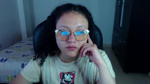 Snapshot of freud_x_louise1 chatting on 01/23/25, 06:39 Louise online show from 01/23/25, 06:39