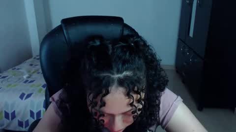 Snapshot of freud_x_louise1 chatting on 02/28/25, 05:15 Louise online show from 02/28/25, 05:15