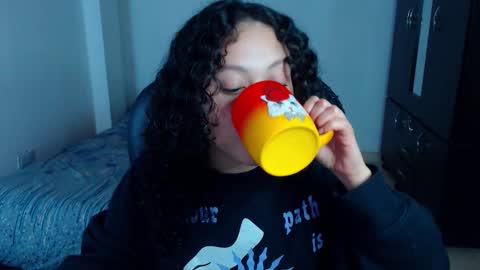 Snapshot of freud_x_louise1 chatting on 10/06/25, 03:04 Louise online show from 10/06/25, 03:04