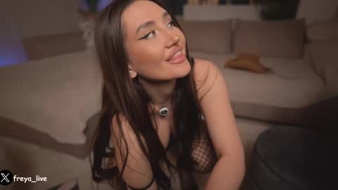 Snapshot of freya_ chatting on 03/01/25, 03:49 Freya online show from 03/01/25, 03:49