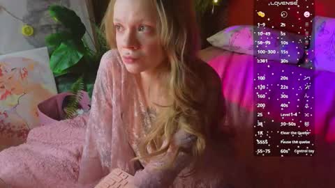 Snapshot of freya_heya chatting on 12/03/25, 08:07 Freya online show from 12/03/25, 08:07