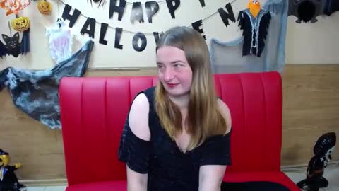 FreyaDak online show from 10/27/25, 06:23