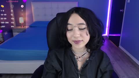 frida_lassi_ online show from 12/19/24, 08:02