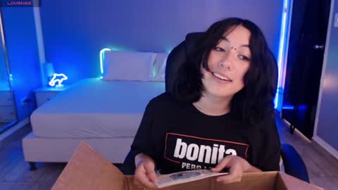 frida_lassi_ online show from 01/29/25, 07:32