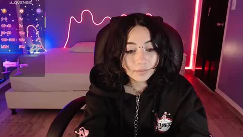 frida_lassi_ online show from 02/11/25, 03:40