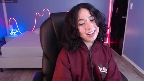 frida_lassi_ online show from 02/12/25, 07:45