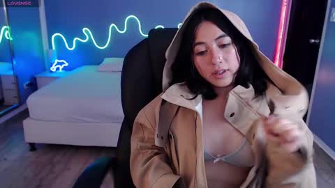 frida_lassi_ online show from 02/25/25, 06:09