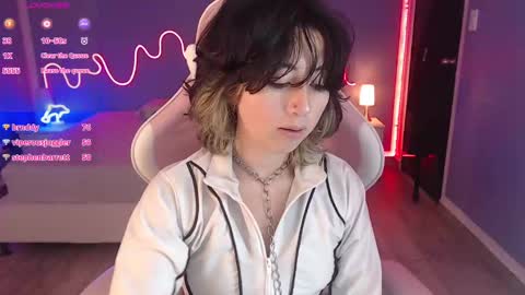 frida_lassi_ online show from 03/05/25, 06:45