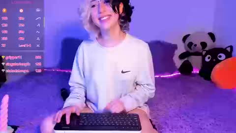 frida_lassi_ online show from 09/13/25, 12:10