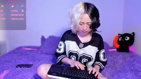 frida_lassi_ online show from 09/18/25, 07:05