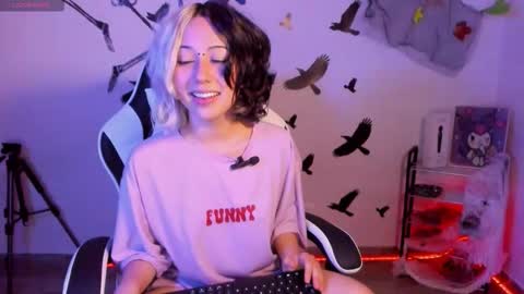 frida_lassi_ online show from 10/11/25, 01:16