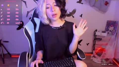 frida_lassi_ online show from 10/17/25, 02:08