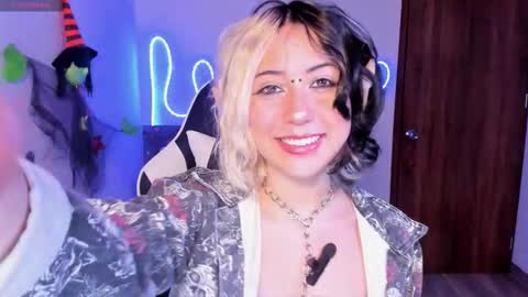 frida_lassi_ online show from 10/27/25, 12:42