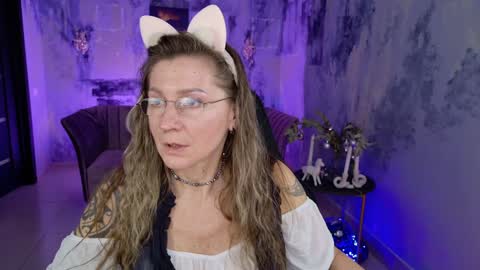 Snapshot of fridatander chatting on 12/28/24, 04:52 Frida Tander online show from 12/28/24, 04:52