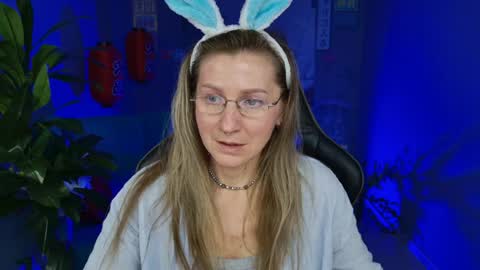 Snapshot of fridatander chatting on 12/30/24, 12:09 Frida Tander online show from 12/30/24, 12:09