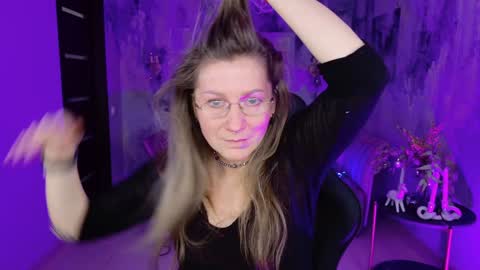 Snapshot of fridatander chatting on 01/01/25, 09:07 Frida Tander online show from 01/01/25, 09:07