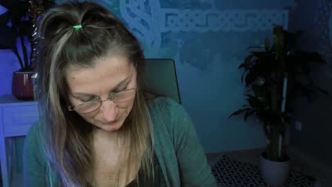 Snapshot of fridatander chatting on 01/15/25, 03:07 Frida Tander online show from 01/15/25, 03:07