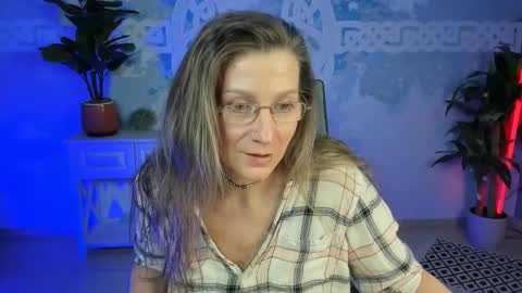 Snapshot of fridatander chatting on 02/15/25, 09:05 Frida Tander online show from 02/15/25, 09:05