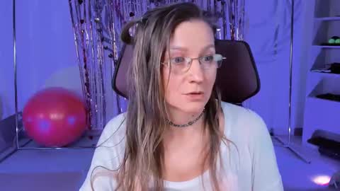 Snapshot of fridatander chatting on 02/17/25, 06:15 Frida Tander online show from 02/17/25, 06:15