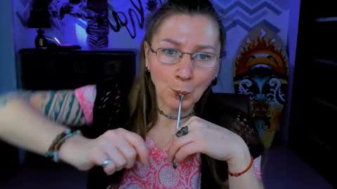 Snapshot of fridatander chatting on 02/28/25, 09:04 Frida Tander online show from 02/28/25, 09:04