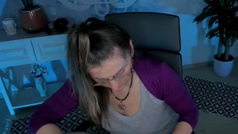 Snapshot of fridatander chatting on 11/27/25, 05:09 Frida Tander online show from 11/27/25, 05:09