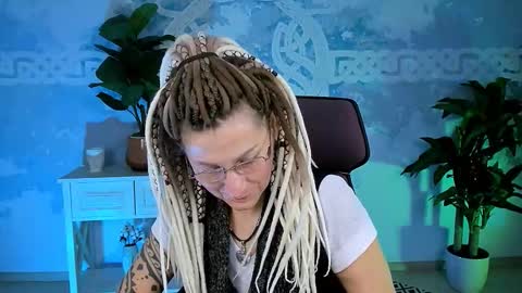 Snapshot of fridatander chatting on 12/14/25, 05:13 Frida Tander online show from 12/14/25, 05:13