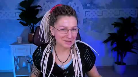 Snapshot of fridatander chatting on 12/15/25, 05:12 Frida Tander online show from 12/15/25, 05:12