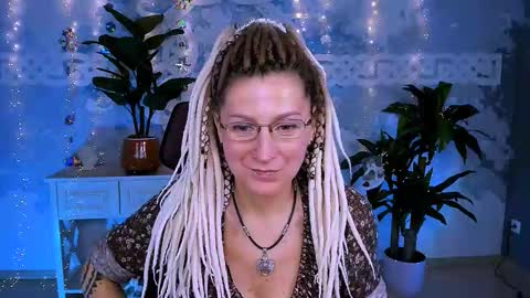 Snapshot of fridatander chatting on 12/18/25, 03:23 Frida Tander online show from 12/18/25, 03:23