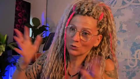 Frida Tander online show from 05/25/26, 05:35