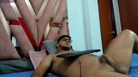 Snapshot of friend_zone1 chatting on 02/08/26, 04:38 Carolina and Robert online show from 02/08/26, 04:38