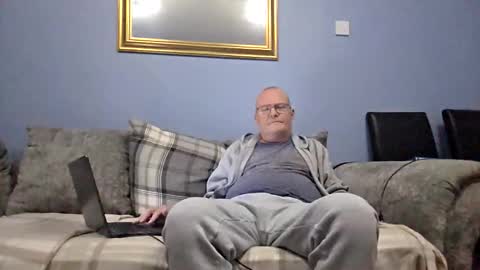 friendlydave528793 online show from 12/15/25, 07:07